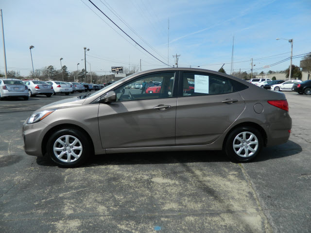 Hyundai Accent 2012 photo 3