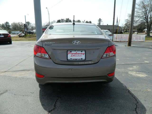 Hyundai Accent 2012 photo 4