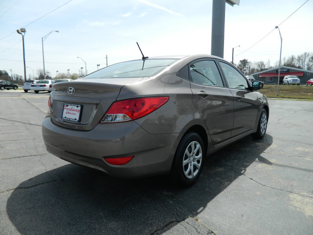 Hyundai Accent 2012 photo 5