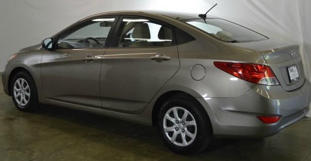 Hyundai Accent 2012 photo 3