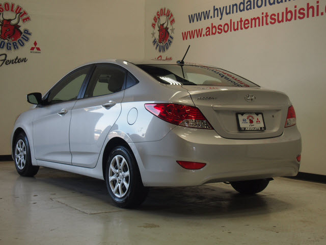 Hyundai Accent 2012 photo 1