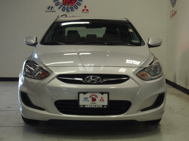 Hyundai Accent 2012 photo 4