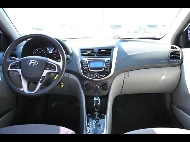 Hyundai Accent 2012 photo 4