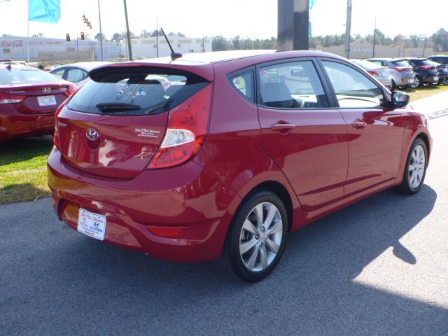 Hyundai Accent 2012 photo 2