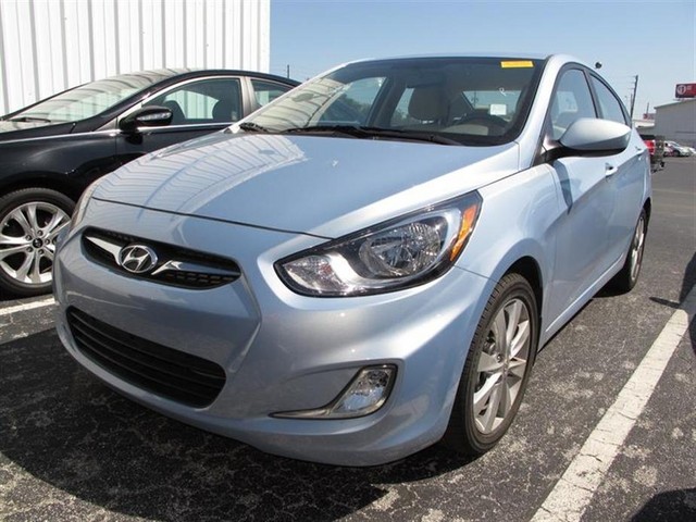 Hyundai Accent 2012 photo 1