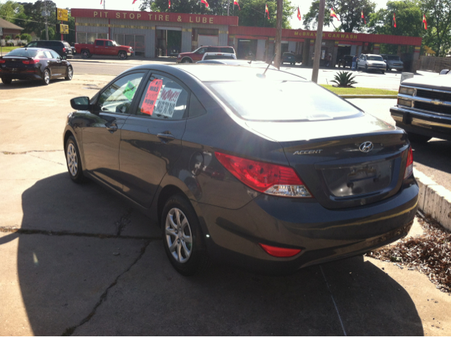 Hyundai Accent 2012 photo 3