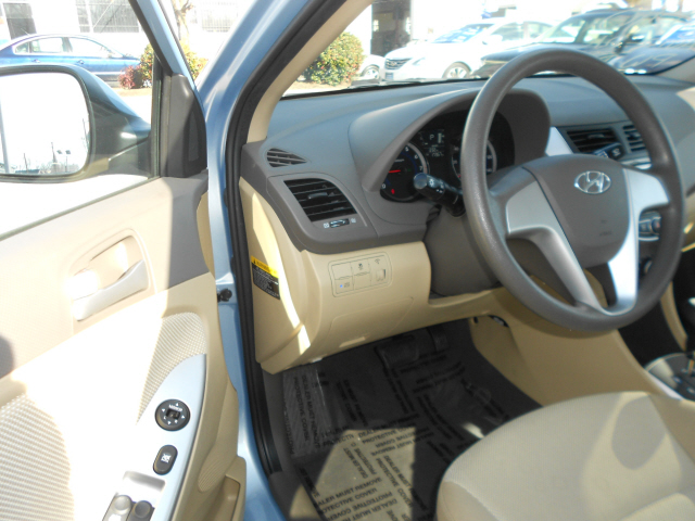 Hyundai Accent 2012 photo 5