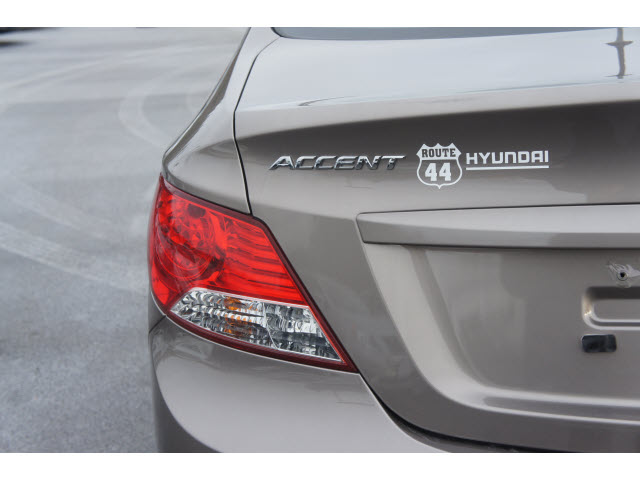 Hyundai Accent 2012 photo 1