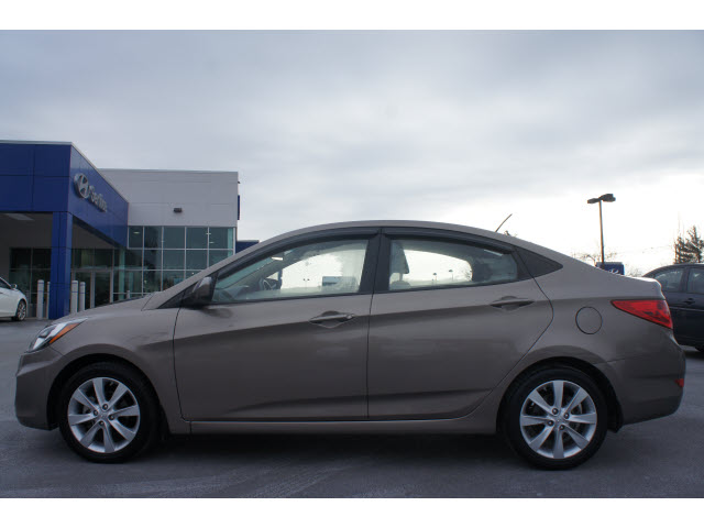 Hyundai Accent 2012 photo 5