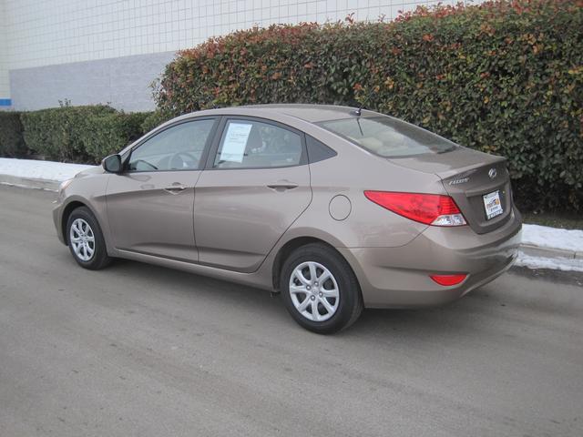 Hyundai Accent 2012 photo 1