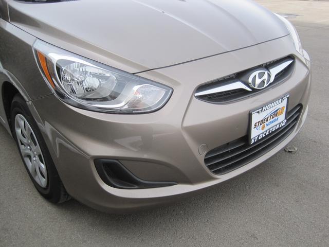 Hyundai Accent 2012 photo 4