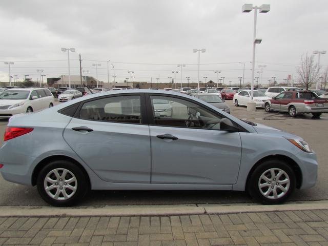 Hyundai Accent 2012 photo 1