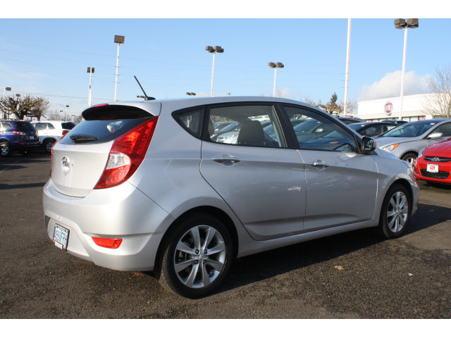 Hyundai Accent 2012 photo 3