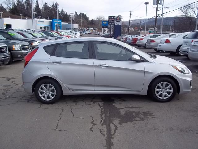 Hyundai Accent 2012 photo 2