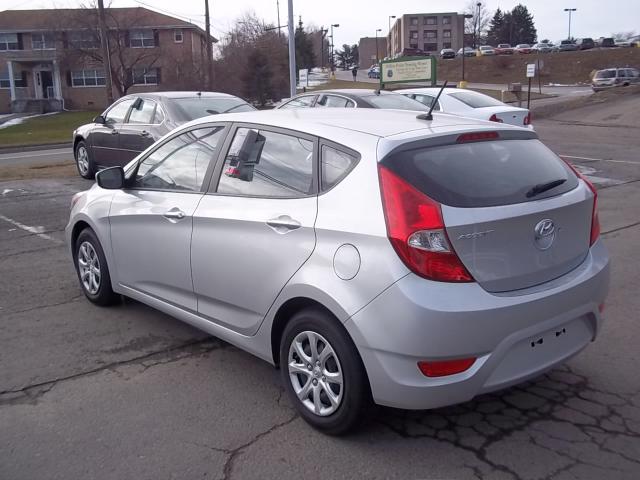 Hyundai Accent 2012 photo 3