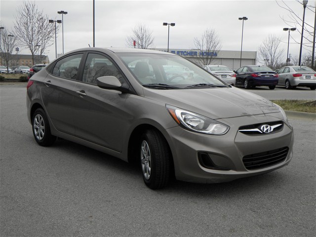 Hyundai Accent 2012 photo 2