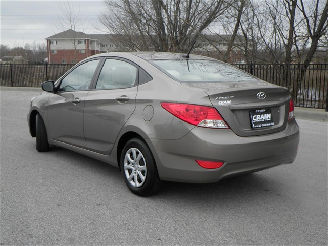 Hyundai Accent 2012 photo 3