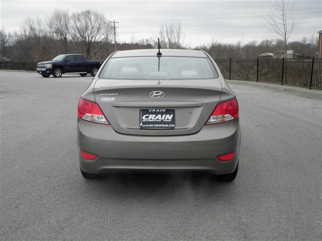 Hyundai Accent 2012 photo 4