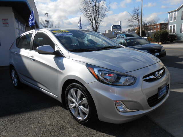 Hyundai Accent 2012 photo 1