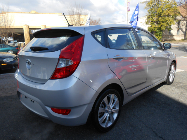 Hyundai Accent 2012 photo 2