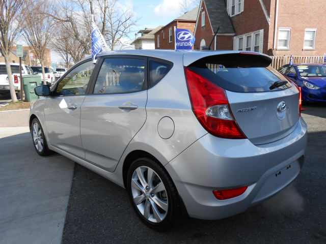 Hyundai Accent 2012 photo 5