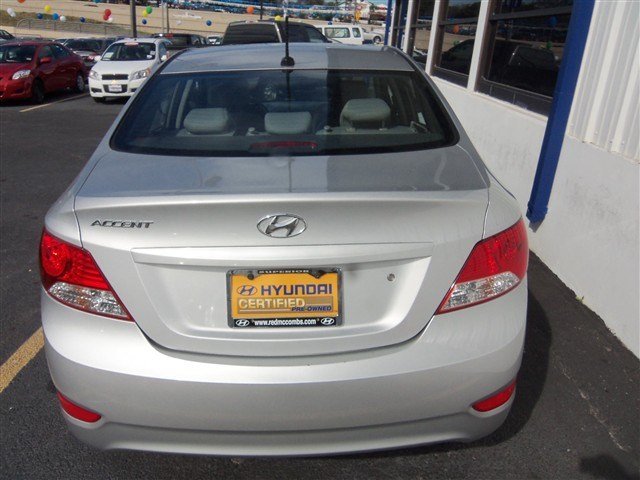 Hyundai Accent 2012 photo 1