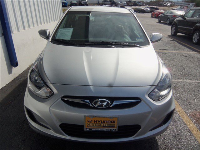 Hyundai Accent 2012 photo 3