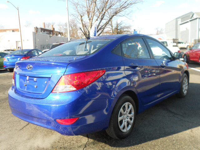 Hyundai Accent 2012 photo 1