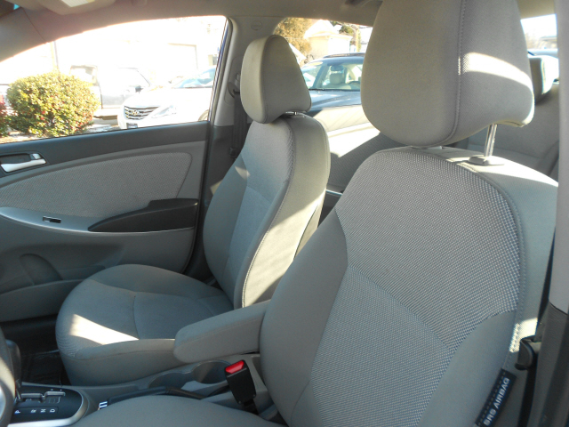 Hyundai Accent 2012 photo 2