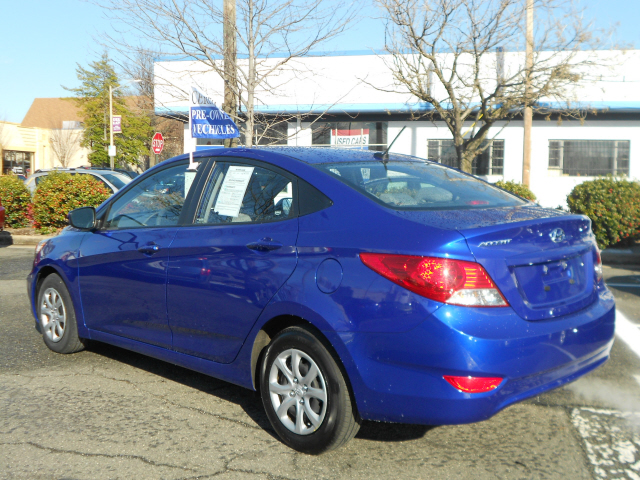 Hyundai Accent 2012 photo 5