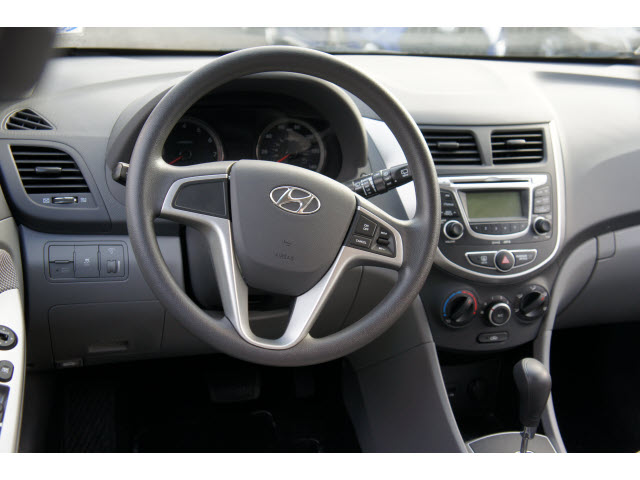 Hyundai Accent 2012 photo 2