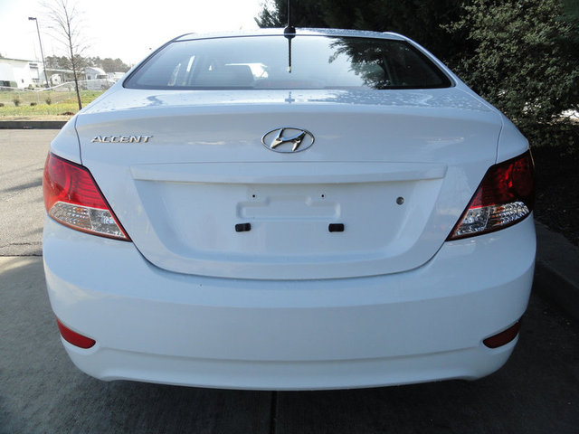 Hyundai Accent 2012 photo 1