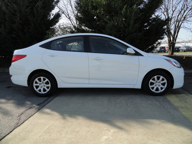 Hyundai Accent 2012 photo 2