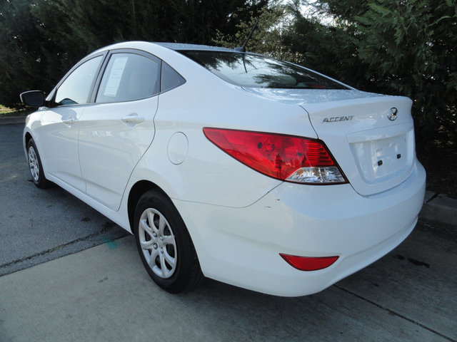 Hyundai Accent 2012 photo 3