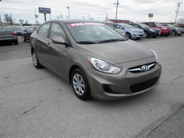 Hyundai Accent 2012 photo 1