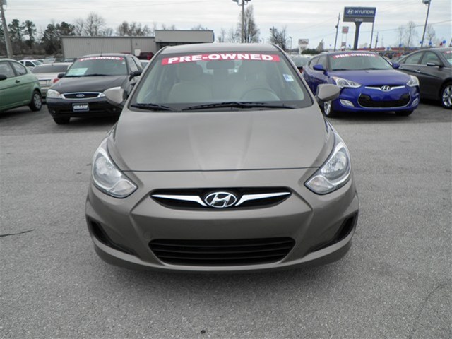 Hyundai Accent 2012 photo 2