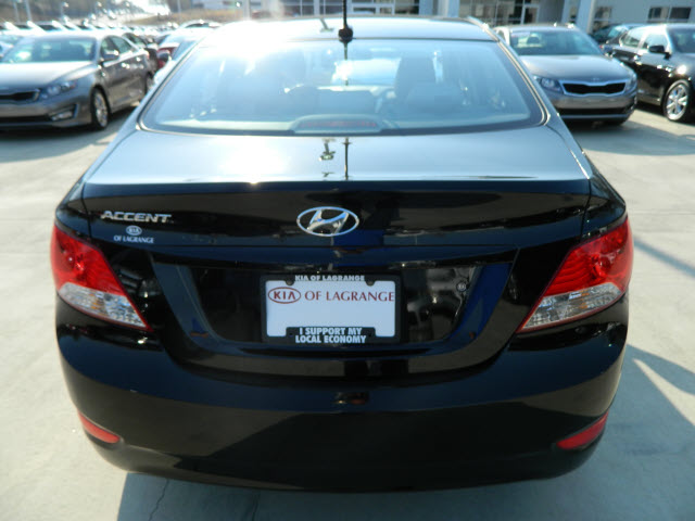 Hyundai Accent 2012 photo 5