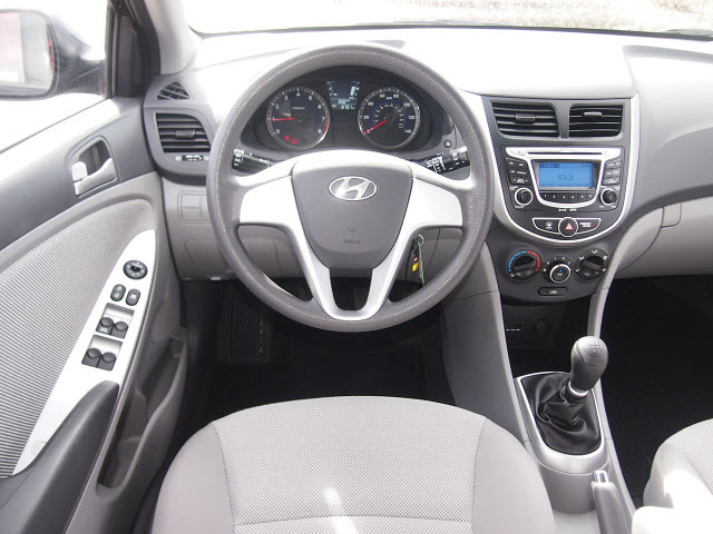 Hyundai Accent 2012 photo 1