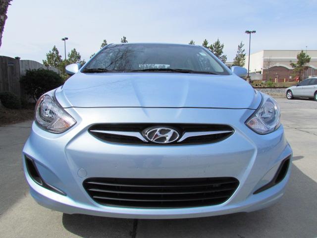 Hyundai Accent 2012 photo 3