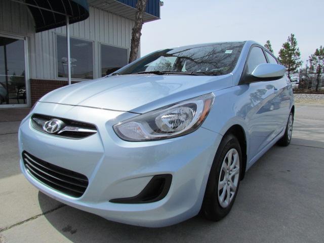 Hyundai Accent 2012 photo 4