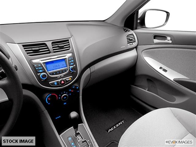 Hyundai Accent 2012 photo 6