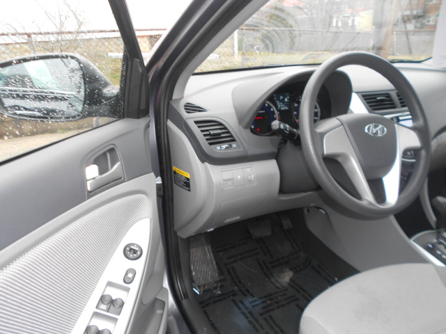 Hyundai Accent 2012 photo 2