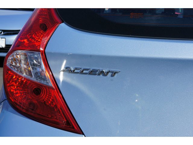 Hyundai Accent 2012 photo 4