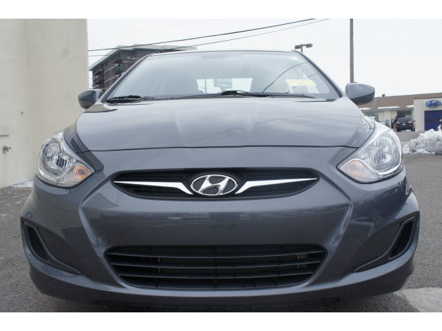 Hyundai Accent 2012 photo 1