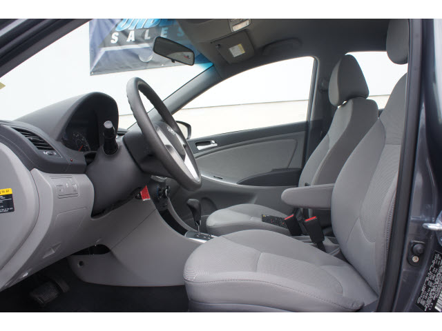 Hyundai Accent 2012 photo 3