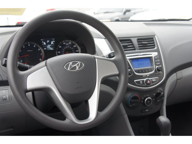 Hyundai Accent 2012 photo 4