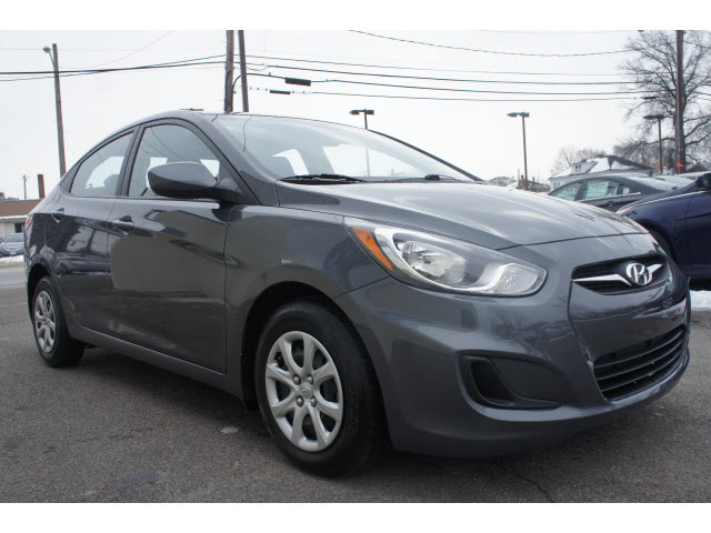 Hyundai Accent 2012 photo 5