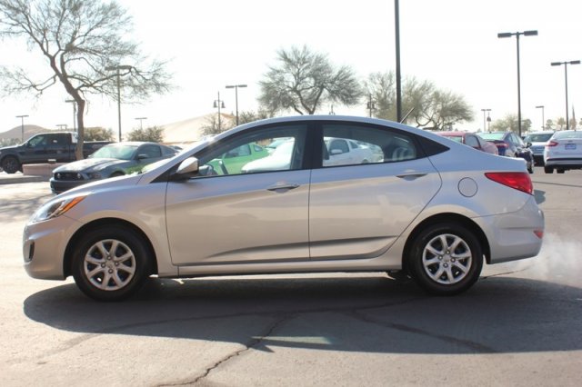 Hyundai Accent 2012 photo 1