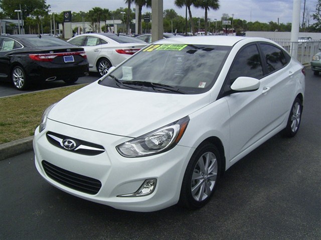 Hyundai Accent 2012 photo 1