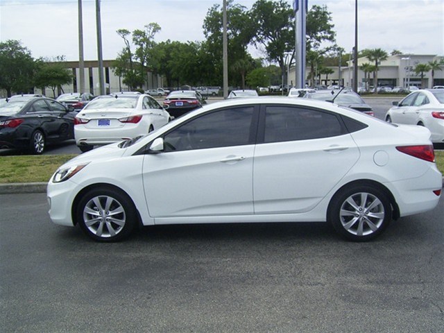 Hyundai Accent 2012 photo 2